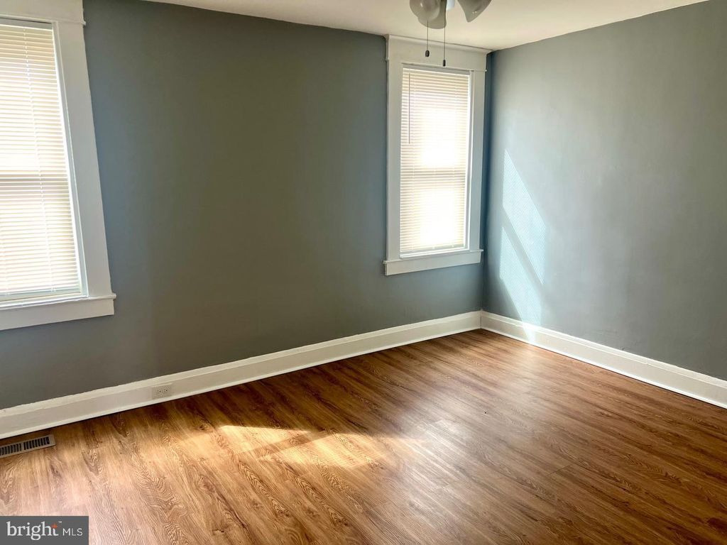 Image 6 of property listing at 2 W JEFFREY, Baltimore, MD 21225