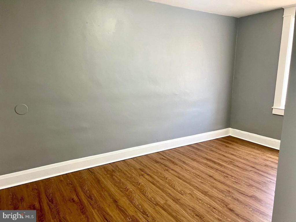 Image 7 of property listing at 2 W JEFFREY, Baltimore, MD 21225