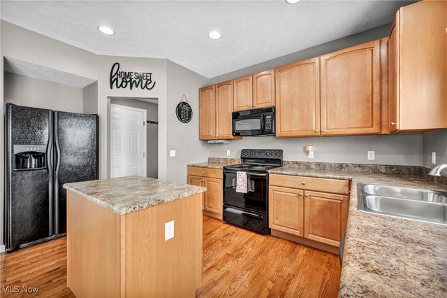 6245 W Breezeway Drive, North Ridgeville, OH 44039