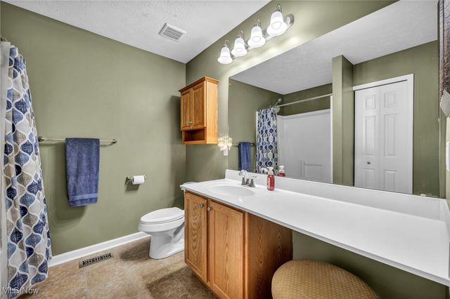 6245 W Breezeway Drive, North Ridgeville, OH 44039