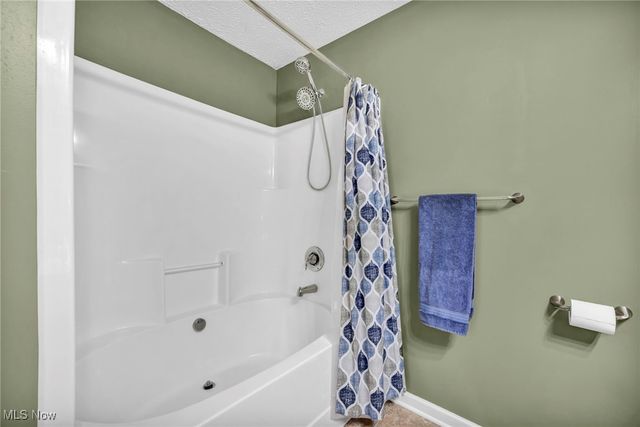 6245 W Breezeway Drive, North Ridgeville, OH 44039