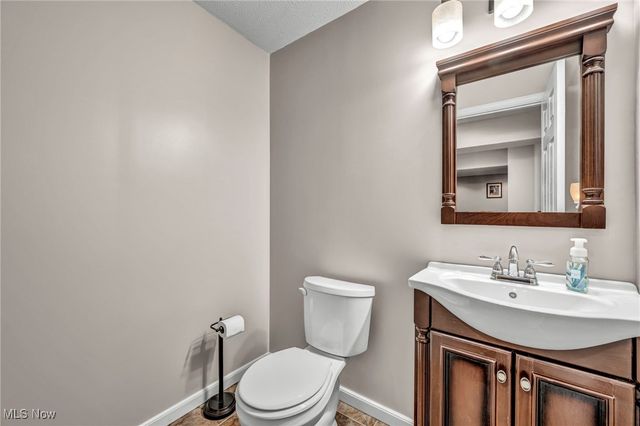 6245 W Breezeway Drive, North Ridgeville, OH 44039