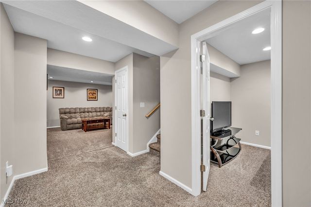 6245 W Breezeway Drive, North Ridgeville, OH 44039