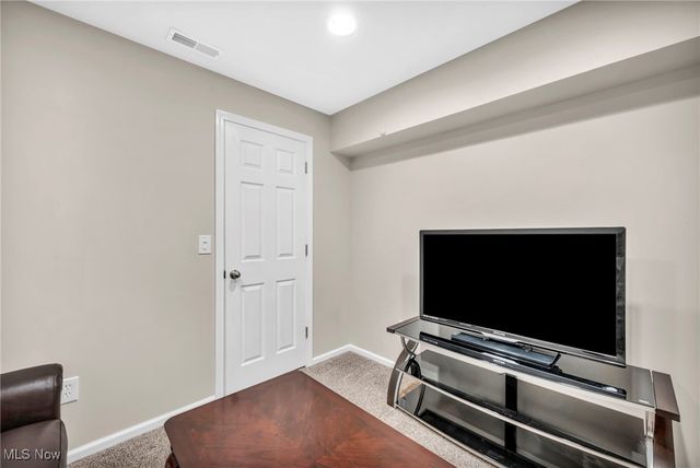 6245 W Breezeway Drive, North Ridgeville, OH 44039