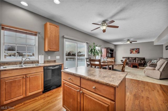 6245 W Breezeway Drive, North Ridgeville, OH 44039