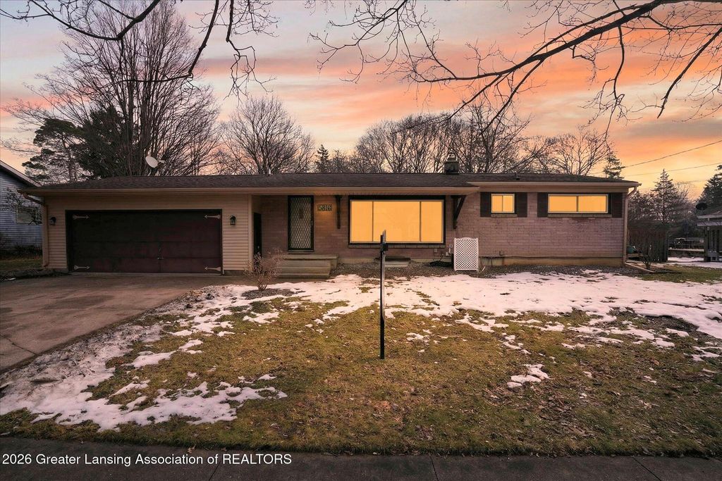 5816 Beuna Parkway, Haslett, MI 48840