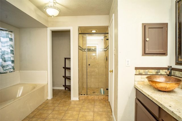 2956 Waterloo Road, Pearland, TX 77581