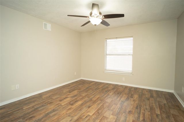 2956 Waterloo Road, Pearland, TX 77581