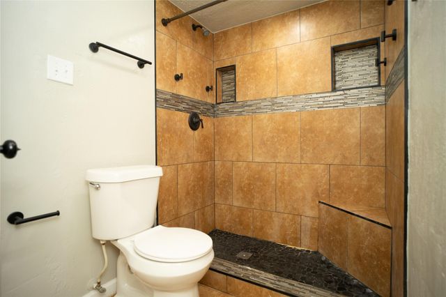 2956 Waterloo Road, Pearland, TX 77581