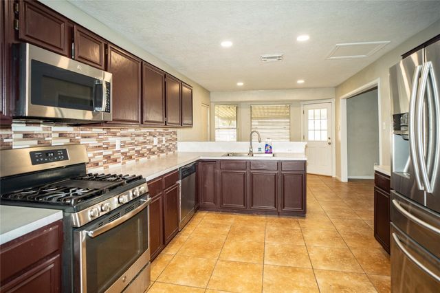 2956 Waterloo Road, Pearland, TX 77581