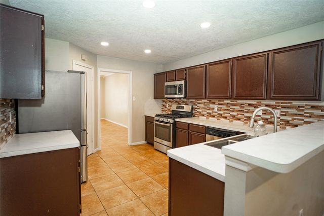 2956 Waterloo Road, Pearland, TX 77581