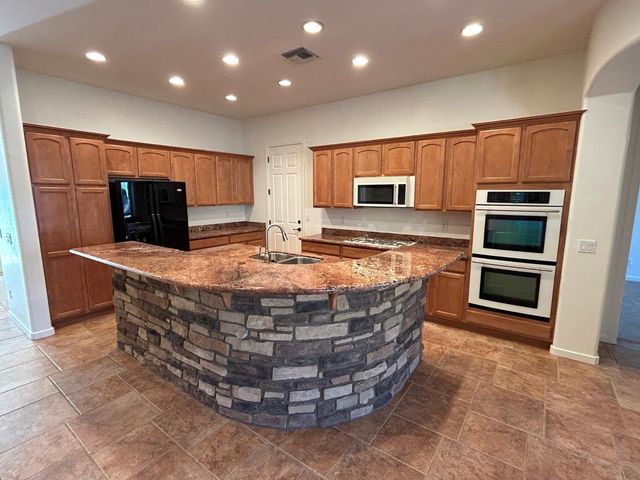 831 W Sycamore Court, Litchfield Park, AZ 85340