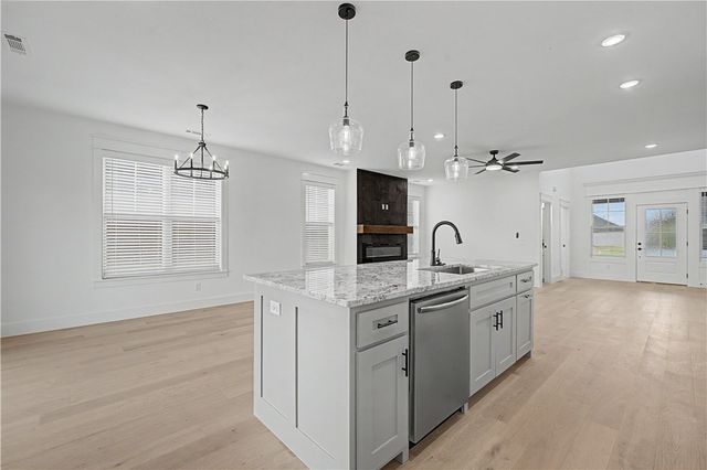 6603 SW Basswood Avenue, Bentonville, AR 72713