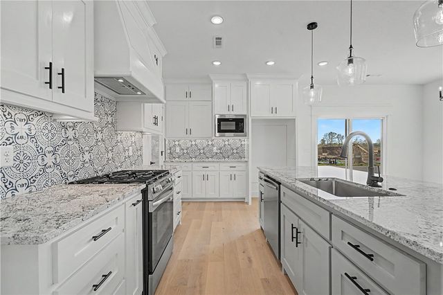 6603 SW Basswood Avenue, Bentonville, AR 72713