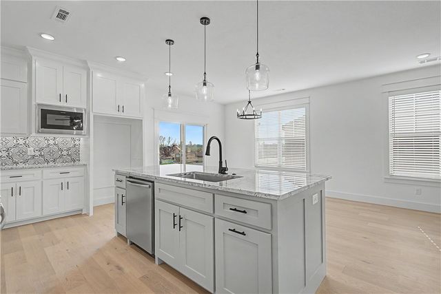 6603 SW Basswood Avenue, Bentonville, AR 72713
