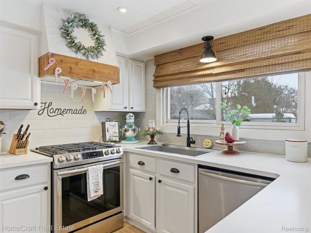 11829 N CANTON CENTER Road, Plymouth, MI 48170