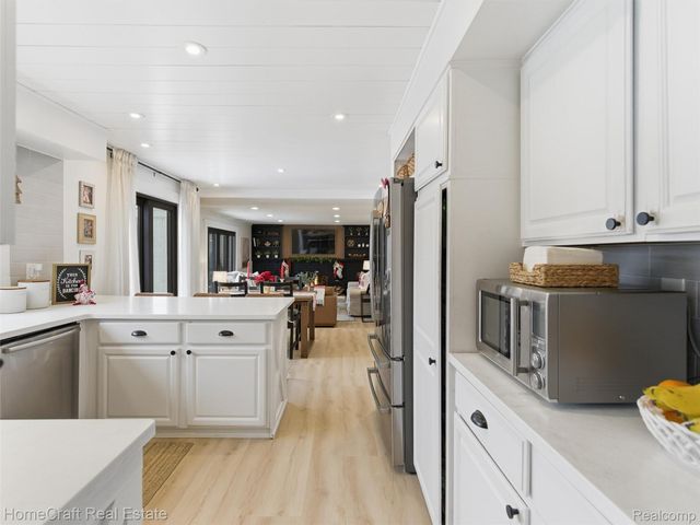 11829 N CANTON CENTER Road, Plymouth, MI 48170