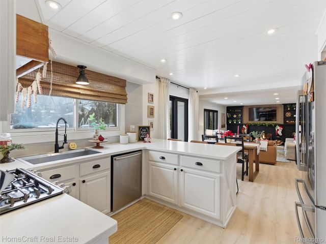 11829 N CANTON CENTER Road, Plymouth, MI 48170