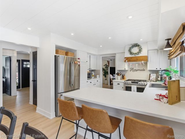 11829 N CANTON CENTER Road, Plymouth, MI 48170