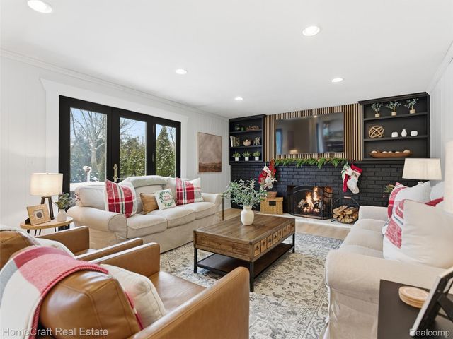 11829 N CANTON CENTER Road, Plymouth, MI 48170