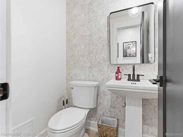 11829 N CANTON CENTER Road, Plymouth, MI 48170