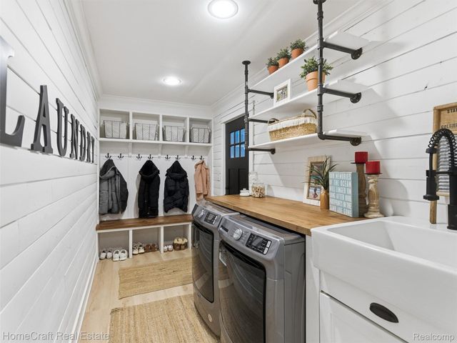 11829 N CANTON CENTER Road, Plymouth, MI 48170