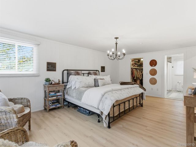 11829 N CANTON CENTER Road, Plymouth, MI 48170