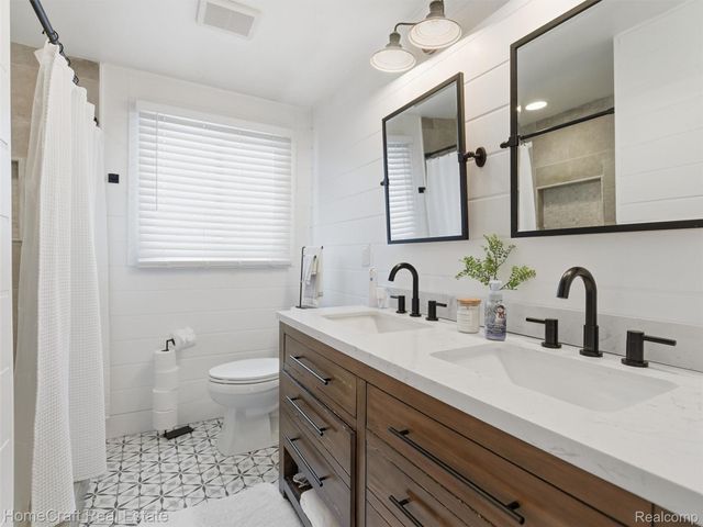 11829 N CANTON CENTER Road, Plymouth, MI 48170