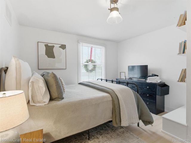 11829 N CANTON CENTER Road, Plymouth, MI 48170