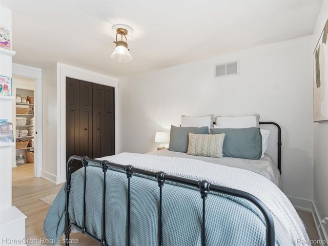 11829 N CANTON CENTER Road, Plymouth, MI 48170