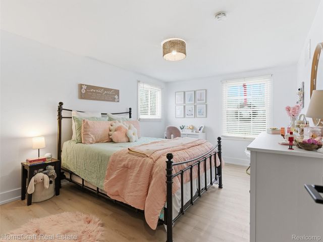 11829 N CANTON CENTER Road, Plymouth, MI 48170