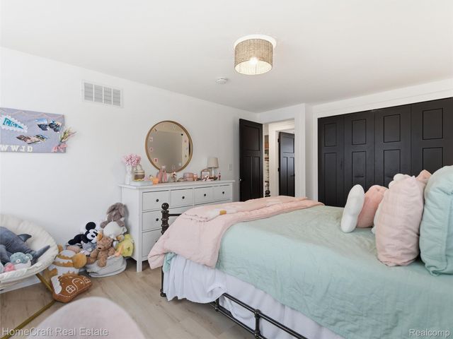 11829 N CANTON CENTER Road, Plymouth, MI 48170