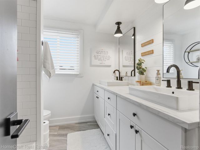 11829 N CANTON CENTER Road, Plymouth, MI 48170