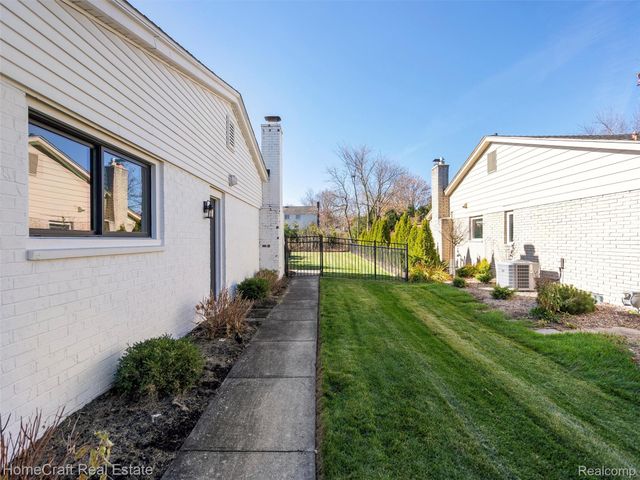 11829 N CANTON CENTER Road, Plymouth, MI 48170