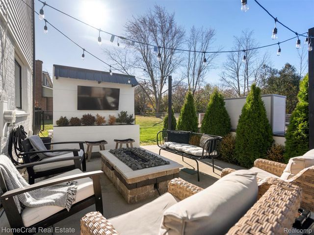 11829 N CANTON CENTER Road, Plymouth, MI 48170