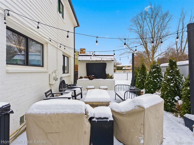 11829 N CANTON CENTER Road, Plymouth, MI 48170