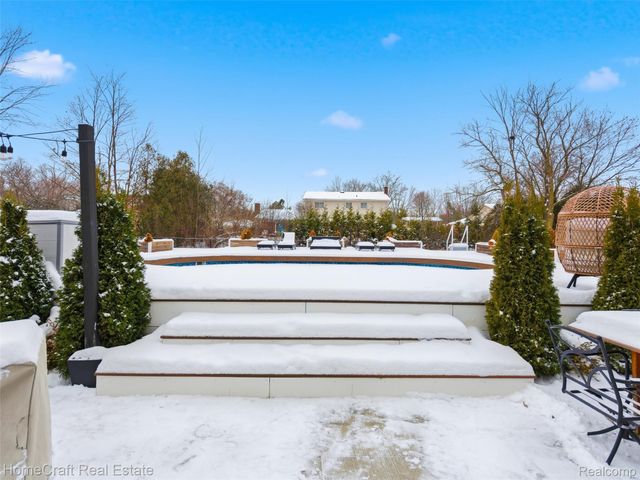 11829 N CANTON CENTER Road, Plymouth, MI 48170