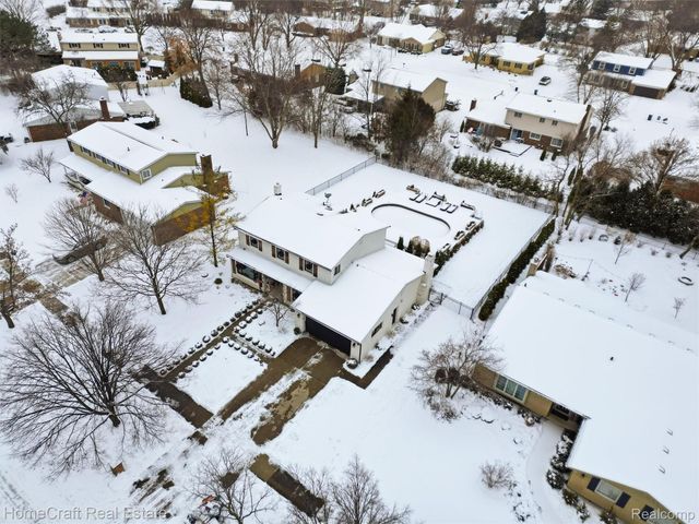 11829 N CANTON CENTER Road, Plymouth, MI 48170