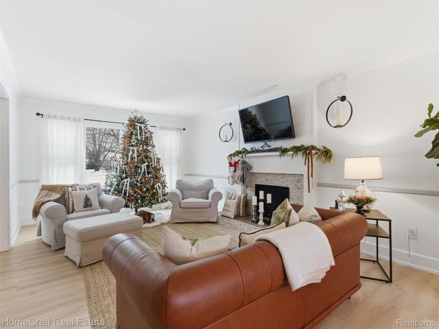 11829 N CANTON CENTER Road, Plymouth, MI 48170