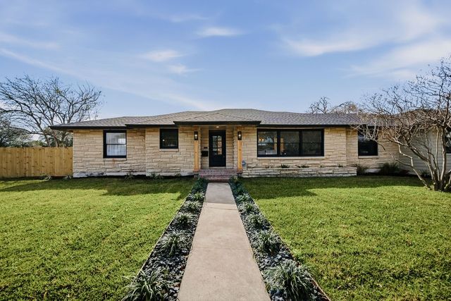 301 Pasadena Pl, Corpus Christi, TX 78411