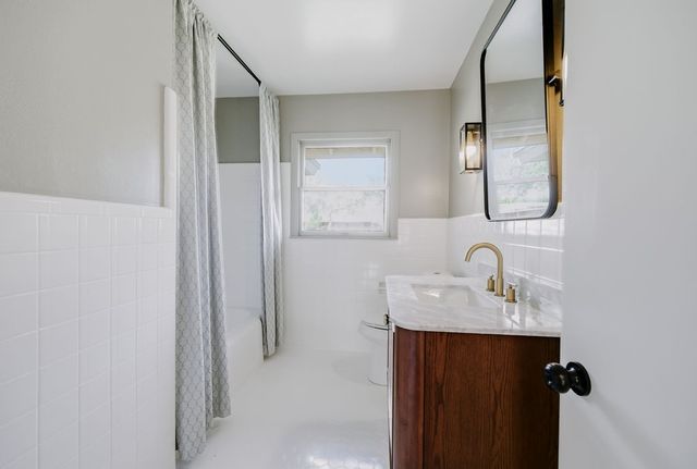 301 Pasadena Pl, Corpus Christi, TX 78411