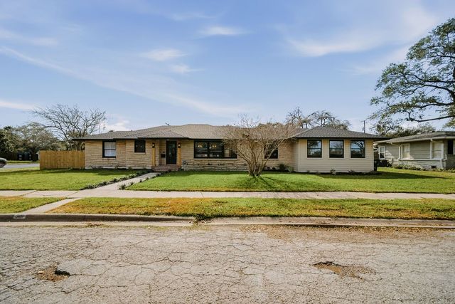 301 Pasadena Pl, Corpus Christi, TX 78411