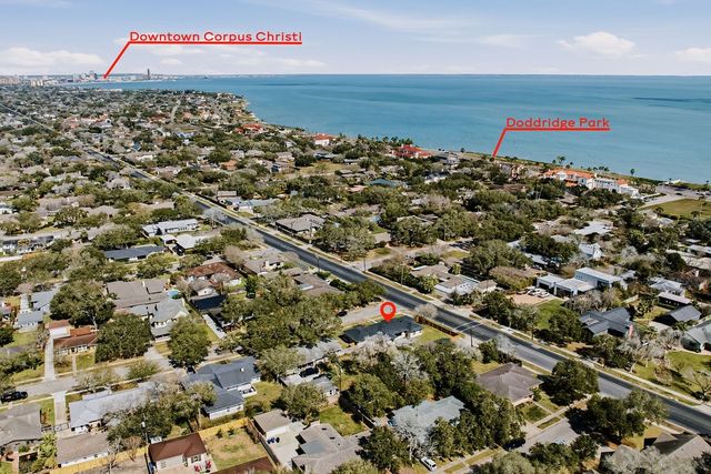 301 Pasadena Pl, Corpus Christi, TX 78411