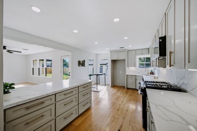 301 Pasadena Pl, Corpus Christi, TX 78411