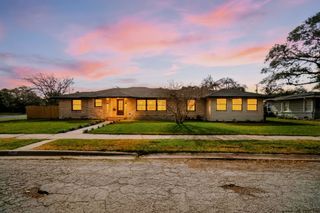 301 Pasadena Pl, Corpus Christi, TX 78411