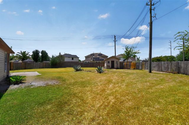 8423 Chicory Drive, Baytown, TX 77521