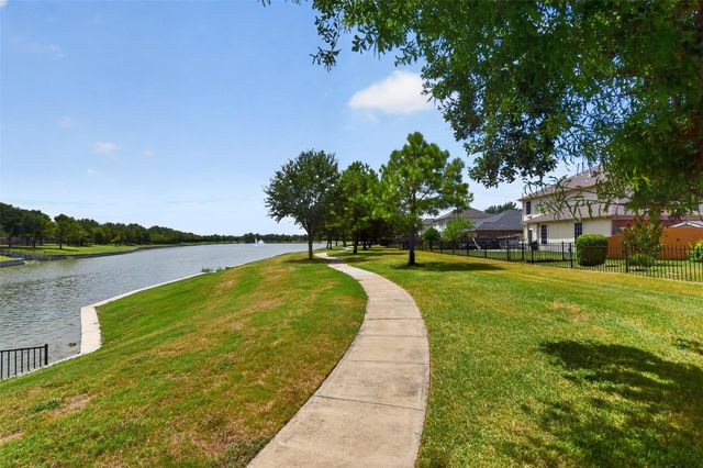 8423 Chicory Drive, Baytown, TX 77521