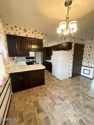 3262 Springtime Drive, Oregon, OH 43616