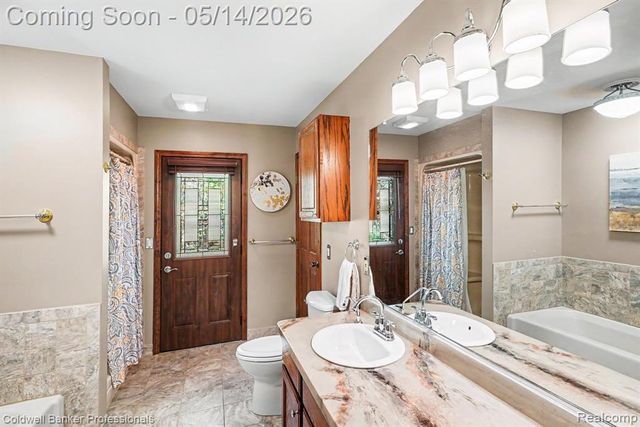593 Deanna Drive, Lapeer, MI 48446