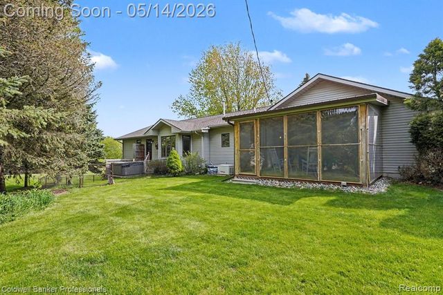593 Deanna Drive, Lapeer, MI 48446